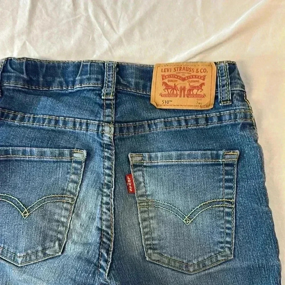 Levi’s - 510 long denim shorts with frayed ham. Size 7. - Picture 4 of 6